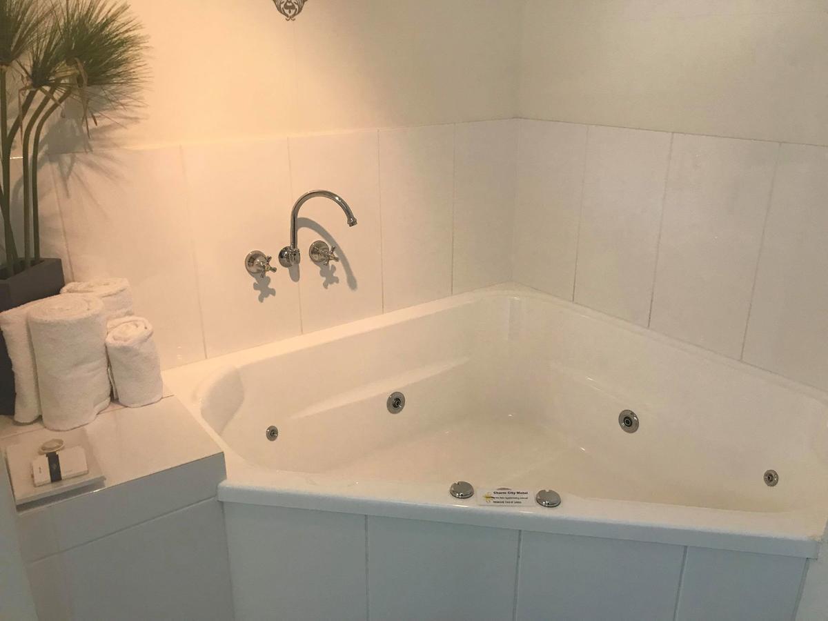Charm City Motel Bundaberg Eksteriør bilde